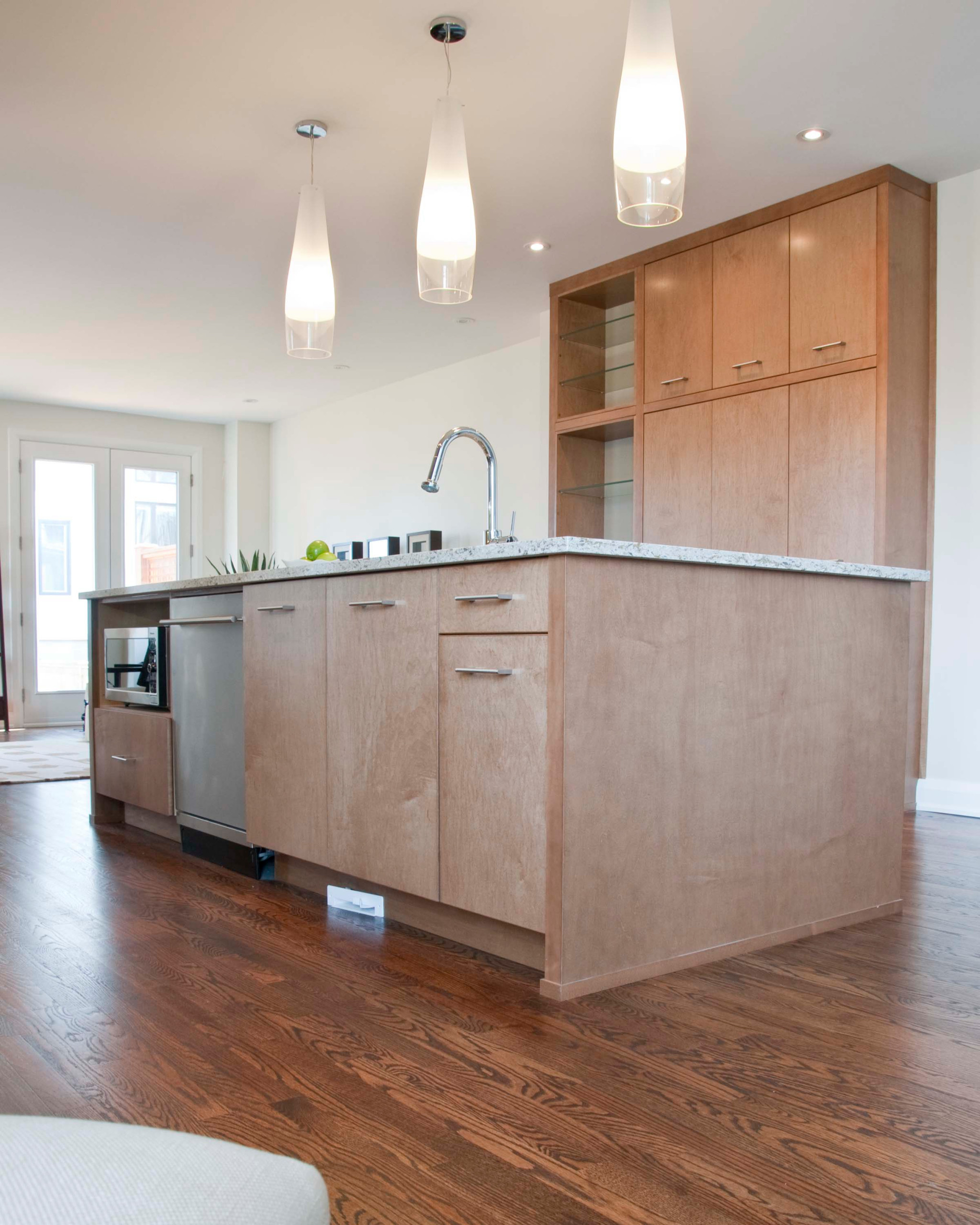 A kitchen island with classy bar pulls