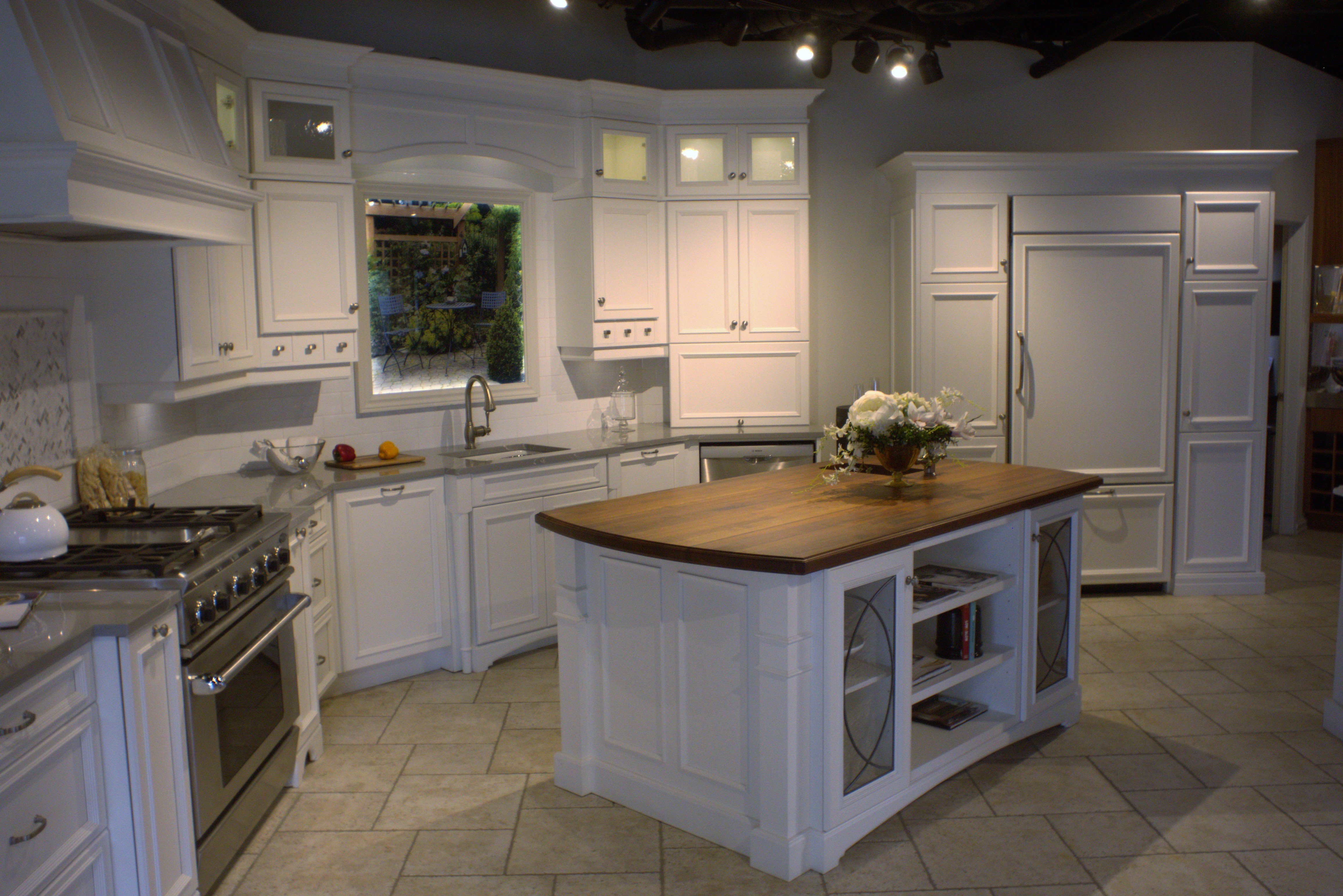 A model kitchen using the Inglefield door style.