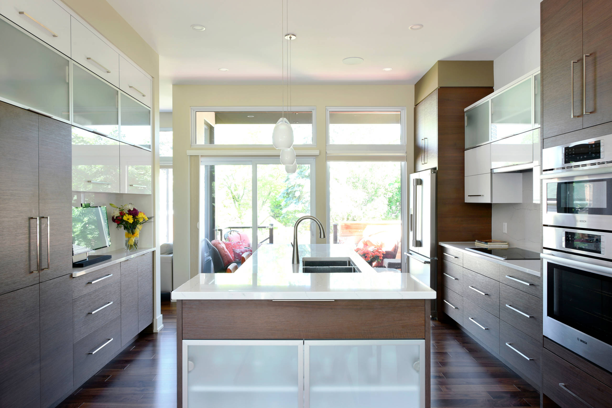 A bright, modern kitchen with flat-panel cabinet doors