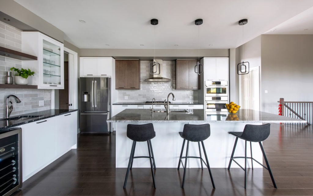 A Deslaurier kitchen featuring the Flagstone stain.