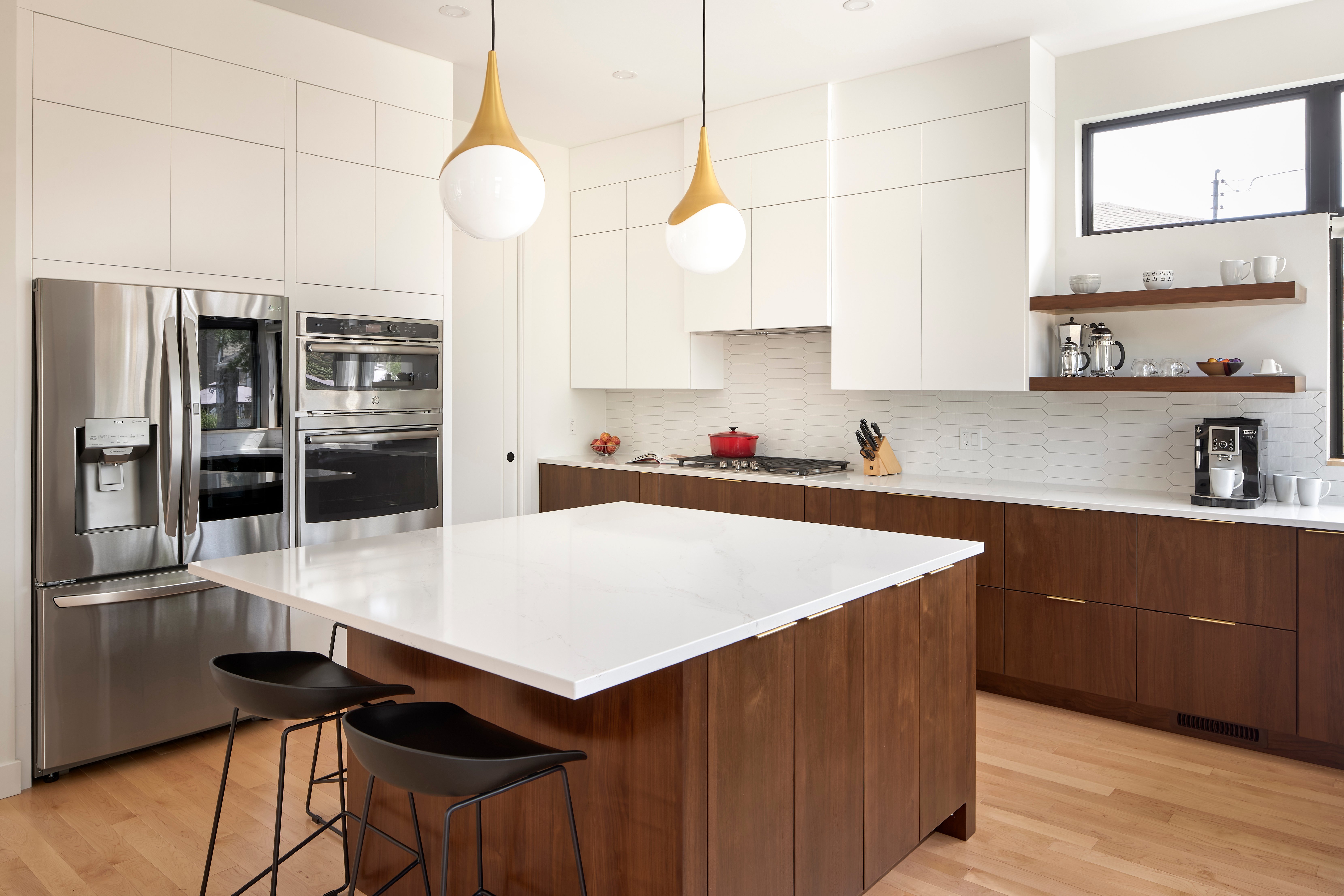 A mid-century modern kitchen design by Deslaurier