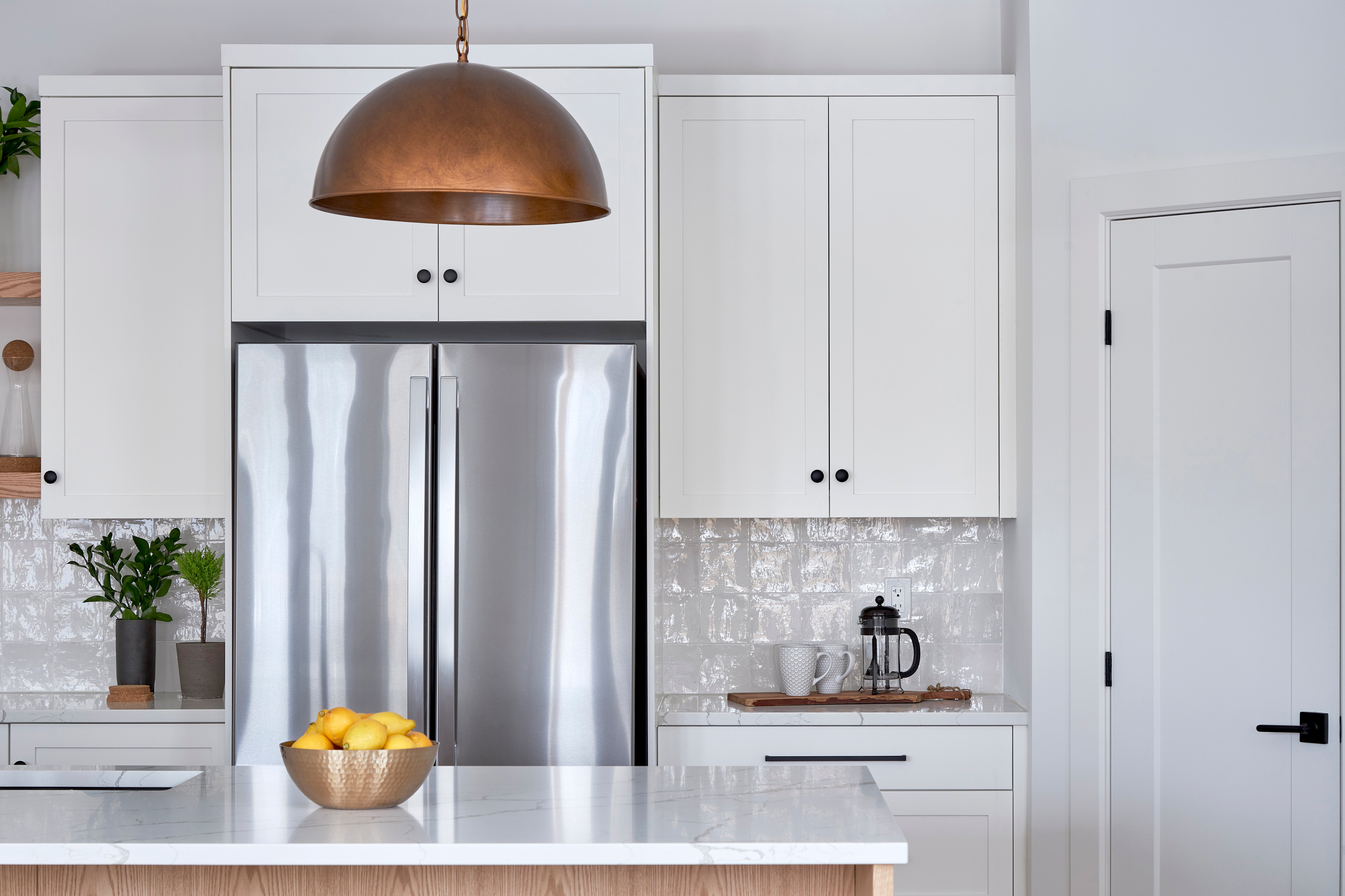 A Deslaurier kitchen with Classic White custom cabinets.