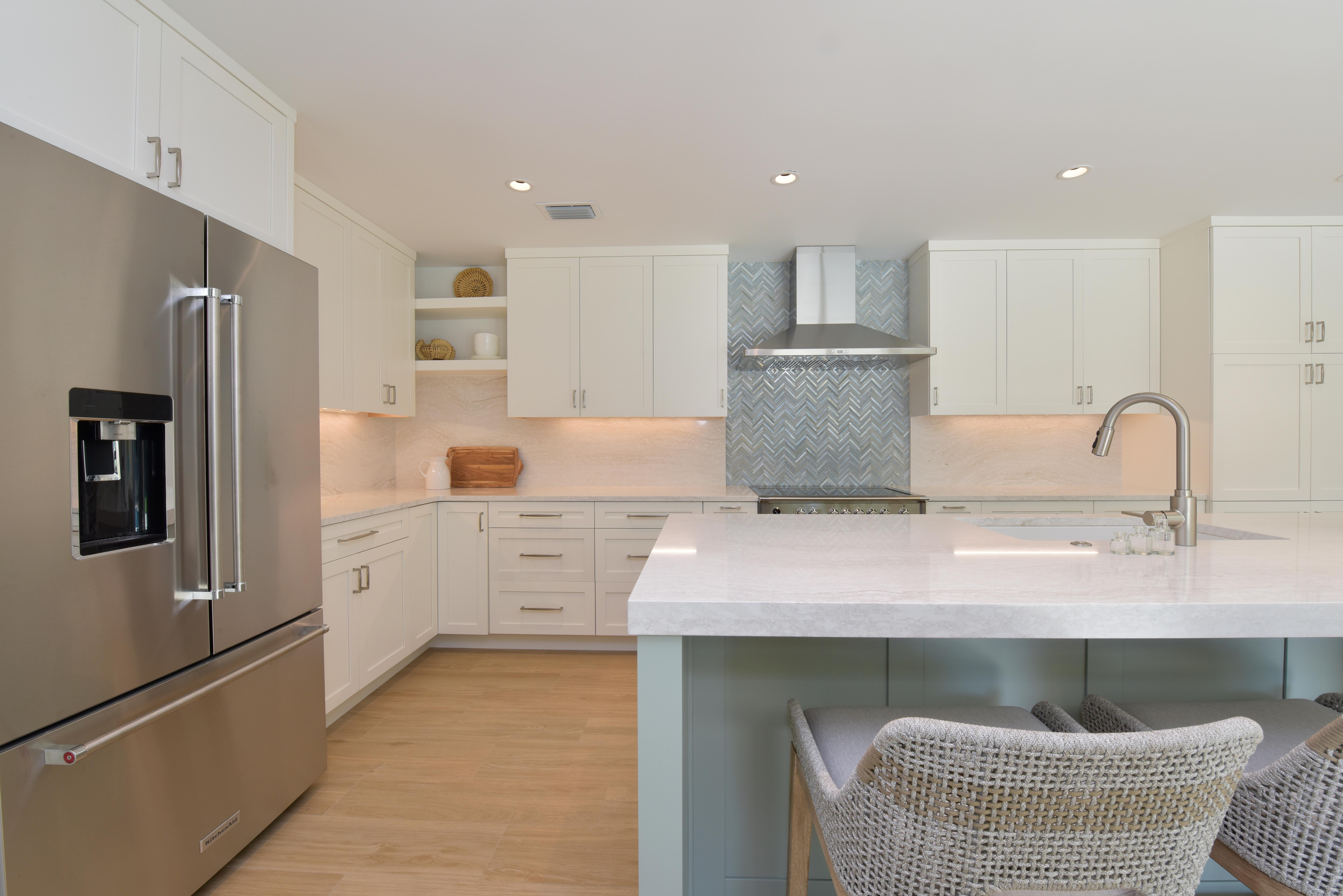 A kitchen with a tiled backsplash behind the stove.