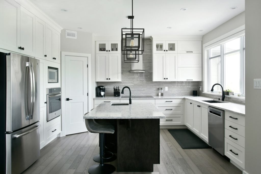 A kitchen with glass upper cabinets.