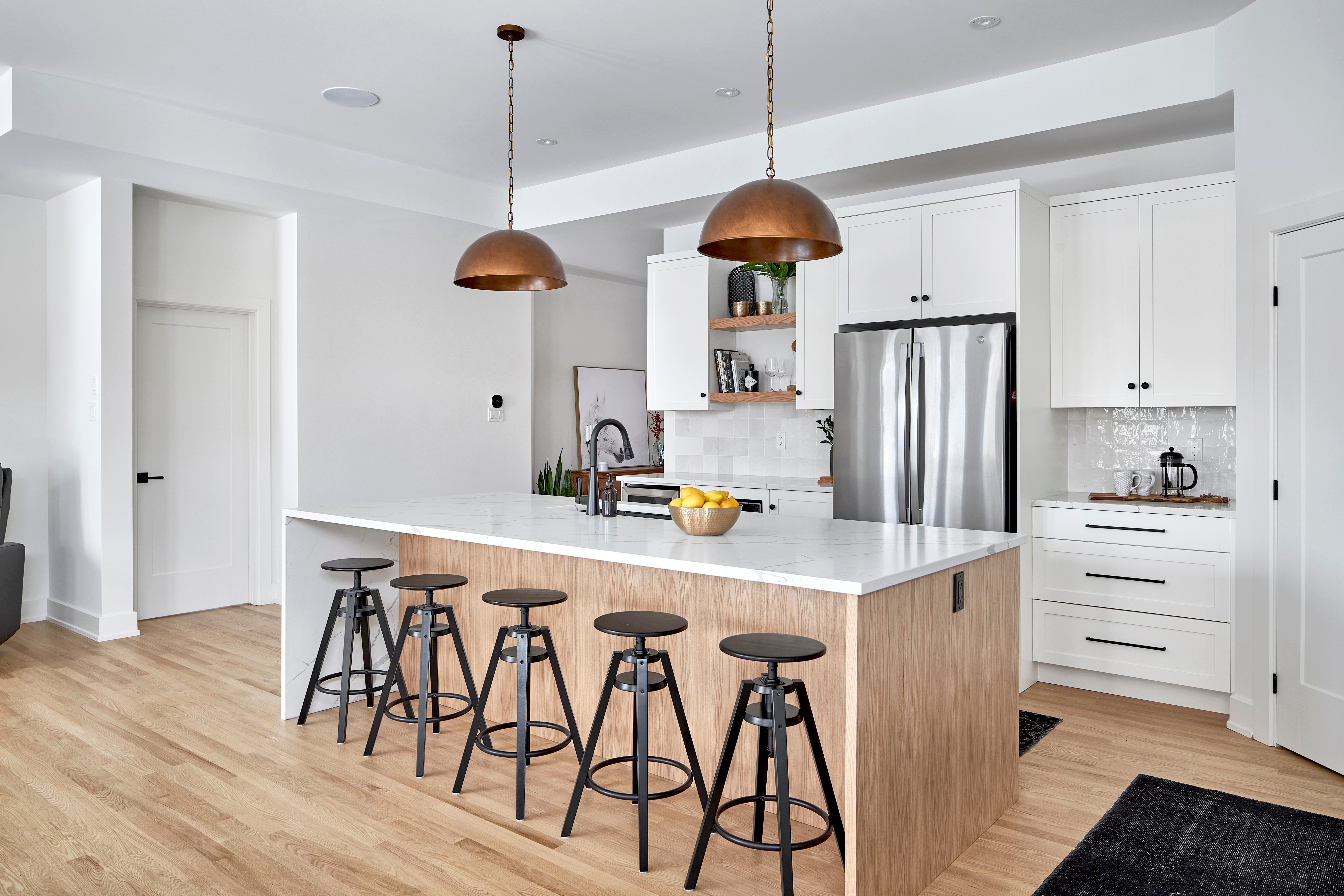 A transitional kitchen design